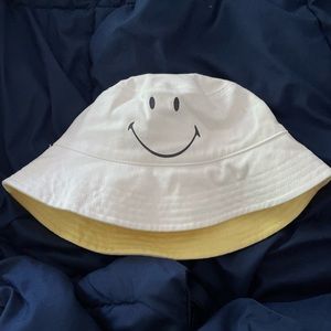 reversible bucket hat NWOT
